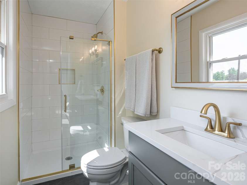 21 Chapel Road, Asheville, NC 28803.  MLS# CAR4423099, YatesRealty ID 51481. 