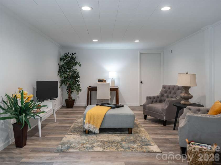 21 Chapel Road, Asheville, NC 28803.  MLS# CAR4423099, YatesRealty ID 51481. 
