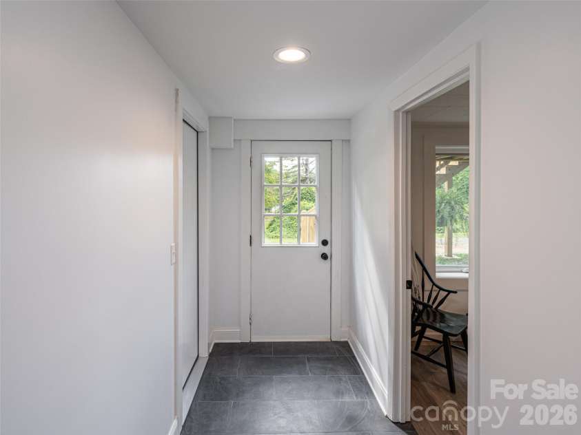 21 Chapel Road, Asheville, NC 28803.  MLS# CAR4423099, YatesRealty ID 51481. 