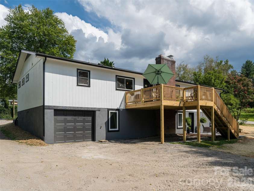 21 Chapel Road, Asheville, NC 28803.  MLS# CAR4423099, YatesRealty ID 51481. 