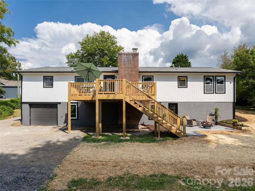 21 Chapel Road, Asheville, NC 28803.  MLS# CAR4423099, YatesRealty ID 51481. 