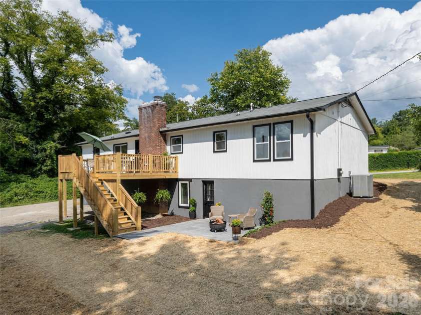 21 Chapel Road, Asheville, NC 28803.  MLS# CAR4423099, YatesRealty ID 51481. 
