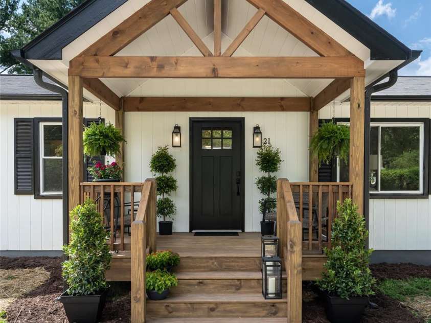 21 Chapel Road, Asheville, NC 28803.  MLS# CAR4423099, YatesRealty ID 51481. 