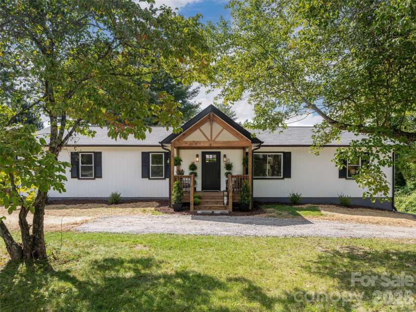 21 Chapel Road, Asheville, NC 28803.  MLS# CAR4423099, YatesRealty ID 51481. 