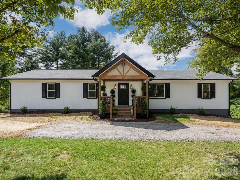21 Chapel Road, Asheville, NC 28803.  MLS# CAR4423099, YatesRealty ID 51481. 