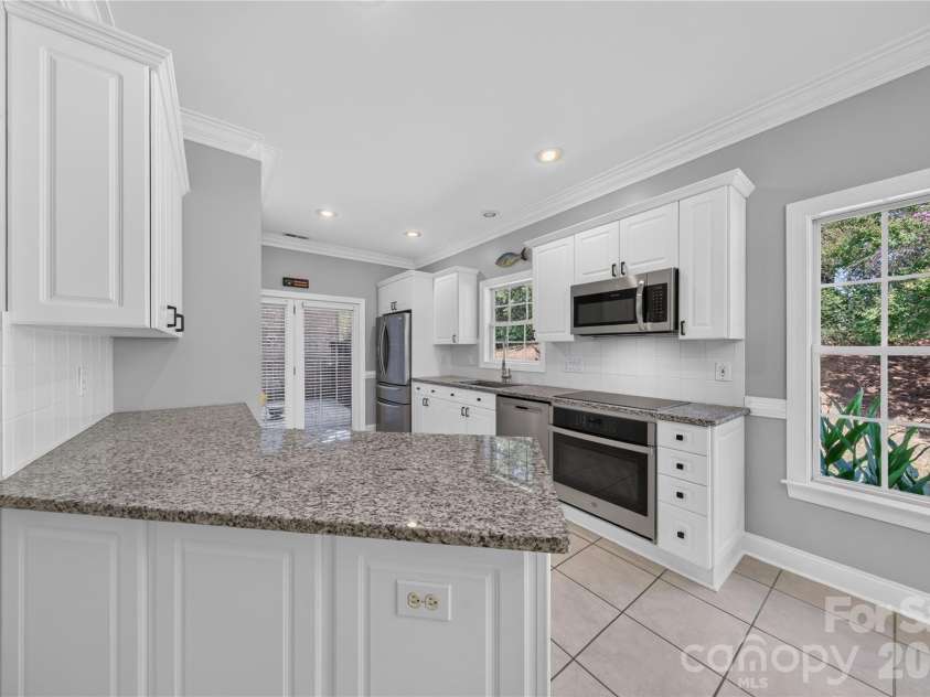 9363 Bonnie Briar Circle, Charlotte, NC 28277.  MLS# CAR4425681, YatesRealty ID 51482. 