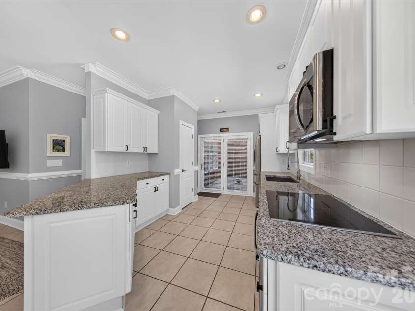 9363 Bonnie Briar Circle, Charlotte, NC 28277.  MLS# CAR4425681, YatesRealty ID 51482. 