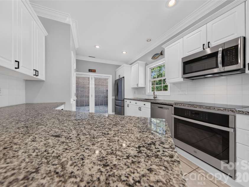9363 Bonnie Briar Circle, Charlotte, NC 28277.  MLS# CAR4425681, YatesRealty ID 51482. 