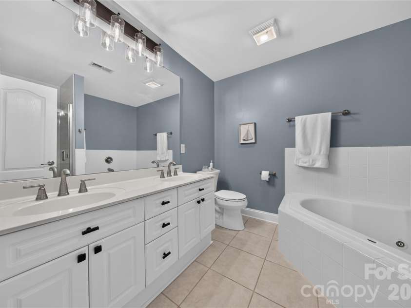 9363 Bonnie Briar Circle, Charlotte, NC 28277.  MLS# CAR4425681, YatesRealty ID 51482. 