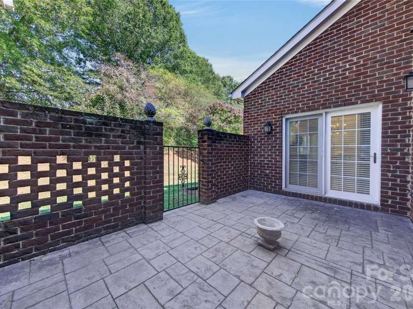 9363 Bonnie Briar Circle, Charlotte, NC 28277.  MLS# CAR4425681, YatesRealty ID 51482. 