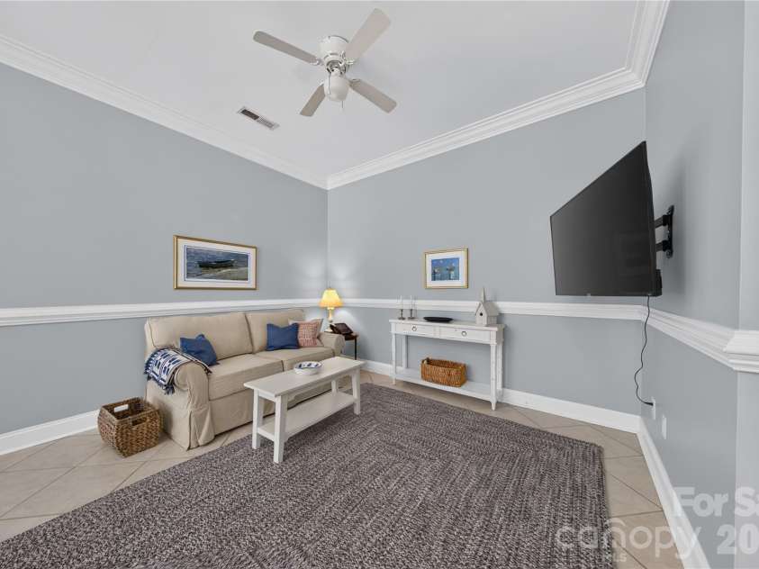 9363 Bonnie Briar Circle, Charlotte, NC 28277.  MLS# CAR4425681, YatesRealty ID 51482. Keeping Room open to Kitchen/Breakfast