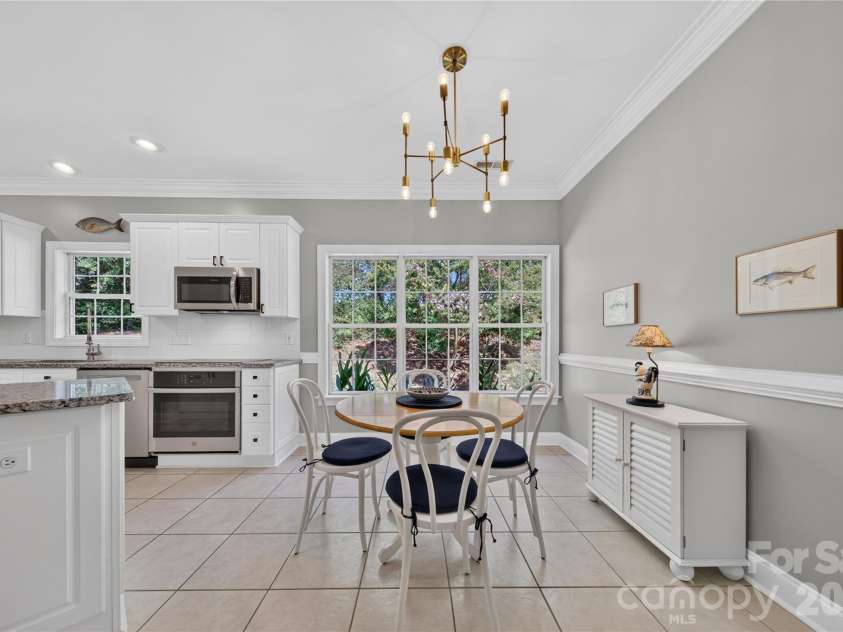 9363 Bonnie Briar Circle, Charlotte, NC 28277.  MLS# CAR4425681, YatesRealty ID 51482. Light and bright throughout!