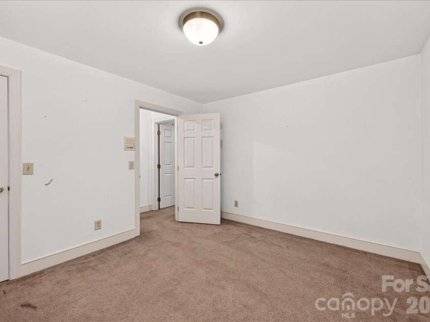 14300 Youngblood Road, Charlotte, NC 28278.  MLS# CAR4423411, YatesRealty ID 51484. 