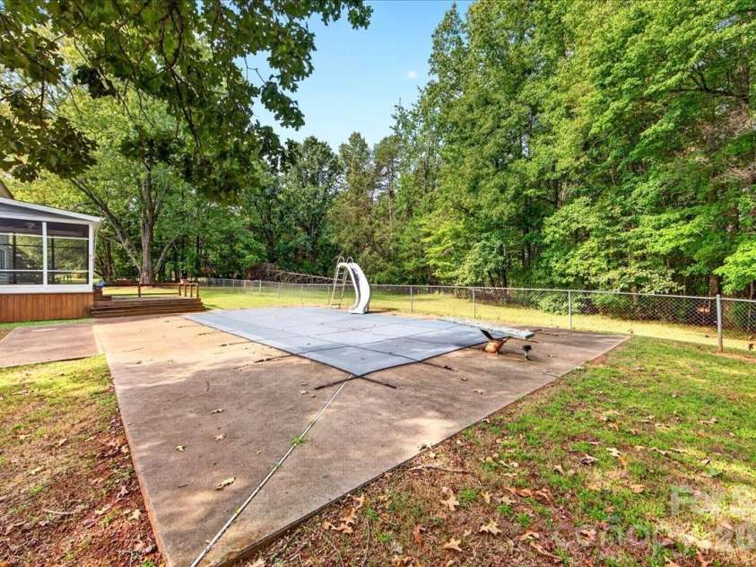 14300 Youngblood Road, Charlotte, NC 28278.  MLS# CAR4423411, YatesRealty ID 51484. 