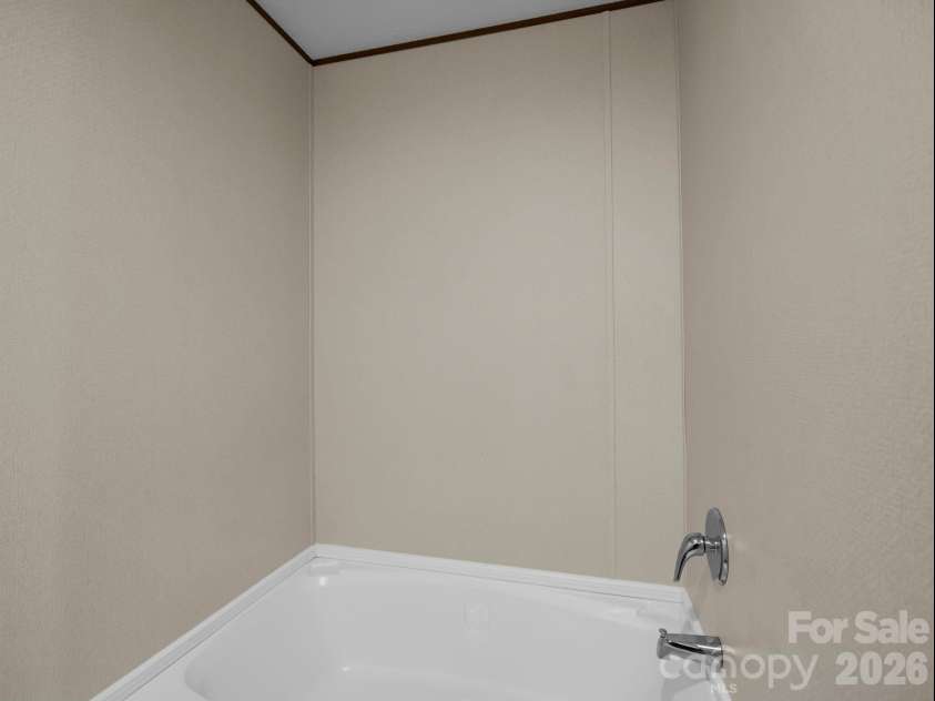184 Crawford Hollow, Rutherfordton, NC 28139.  MLS# CAR4424597, YatesRealty ID 51486. Hall Bath