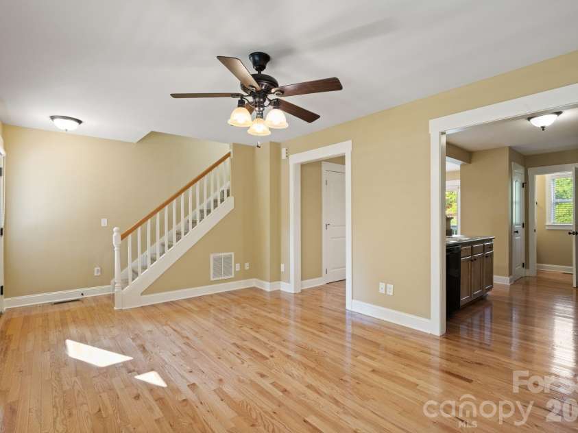 8 Cottage Cove Lane, Asheville, NC 28803.  MLS# CAR4424551, YatesRealty ID 51489. 