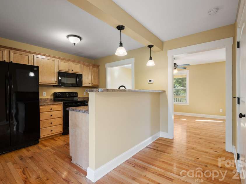 8 Cottage Cove Lane, Asheville, NC 28803.  MLS# CAR4424551, YatesRealty ID 51489. 