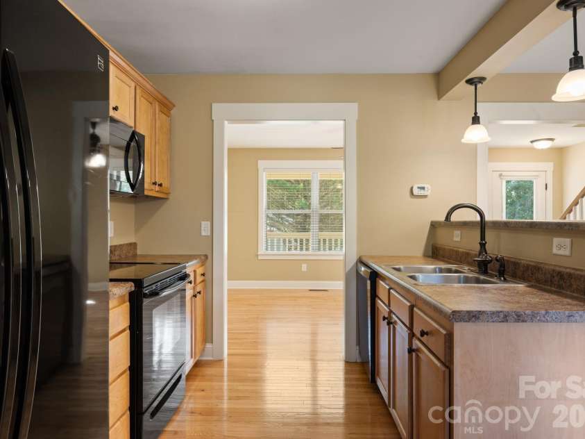 8 Cottage Cove Lane, Asheville, NC 28803.  MLS# CAR4424551, YatesRealty ID 51489. 