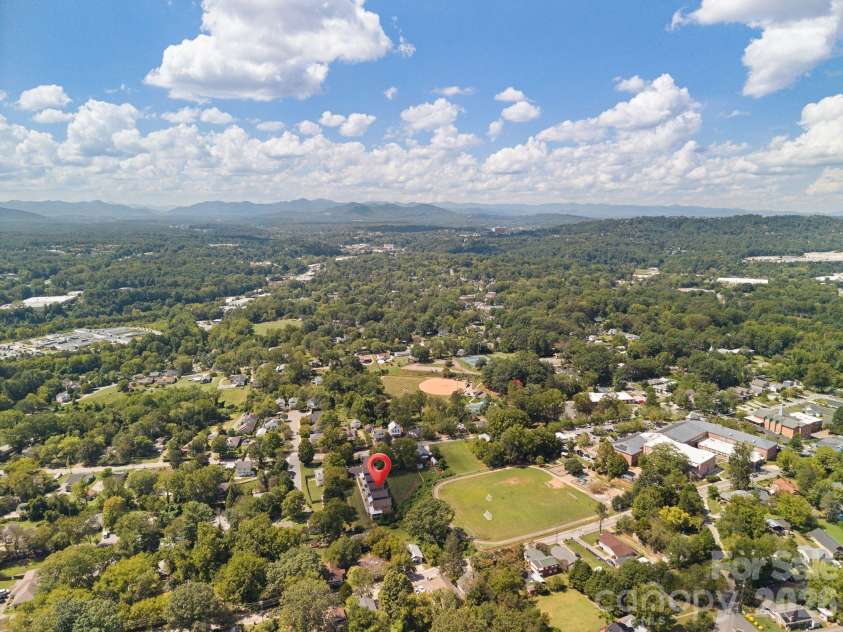 8 Cottage Cove Lane, Asheville, NC 28803.  MLS# CAR4424551, YatesRealty ID 51489. 