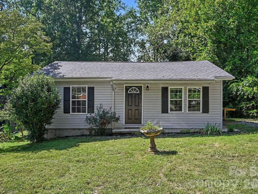 925 Chestnut Street, Gastonia, NC 28054.  MLS# CAR4425865, YatesRealty ID 51491. 