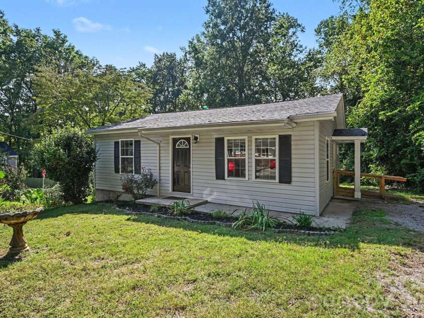 925 Chestnut Street, Gastonia, NC 28054.  MLS# CAR4425865, YatesRealty ID 51491. 