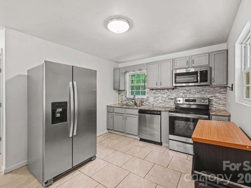 925 Chestnut Street, Gastonia, NC 28054.  MLS# CAR4425865, YatesRealty ID 51491. 