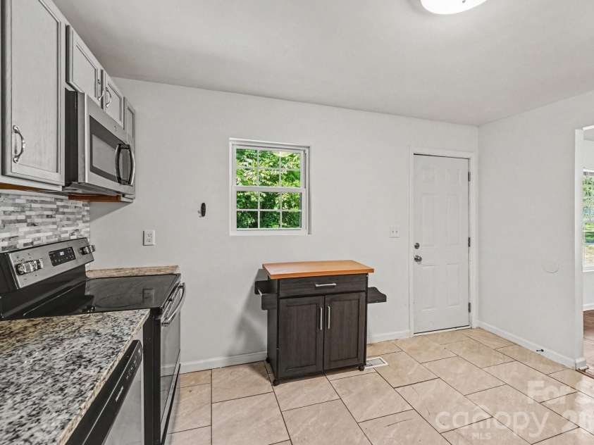 925 Chestnut Street, Gastonia, NC 28054.  MLS# CAR4425865, YatesRealty ID 51491. 