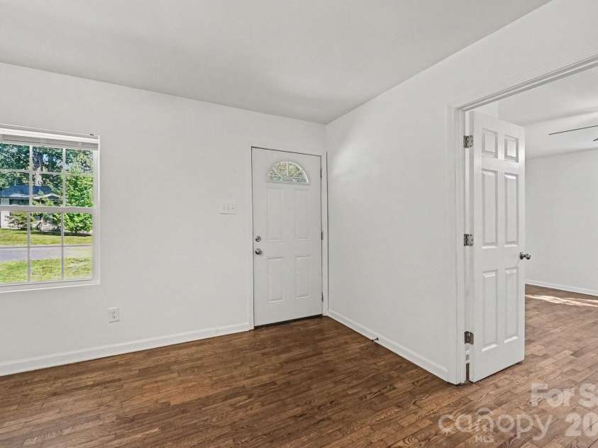 925 Chestnut Street, Gastonia, NC 28054.  MLS# CAR4425865, YatesRealty ID 51491. Front Door