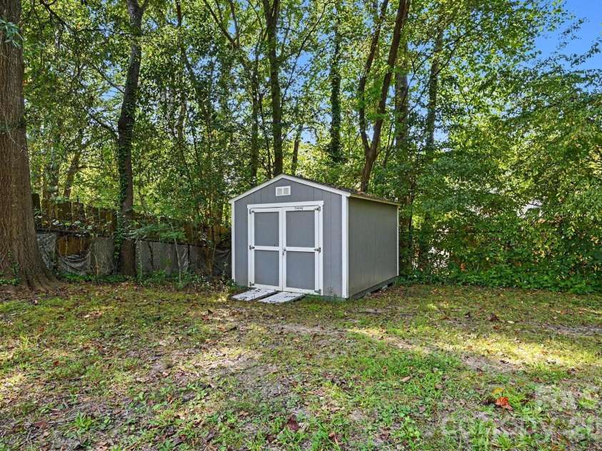 925 Chestnut Street, Gastonia, NC 28054.  MLS# CAR4425865, YatesRealty ID 51491. Rear Yard