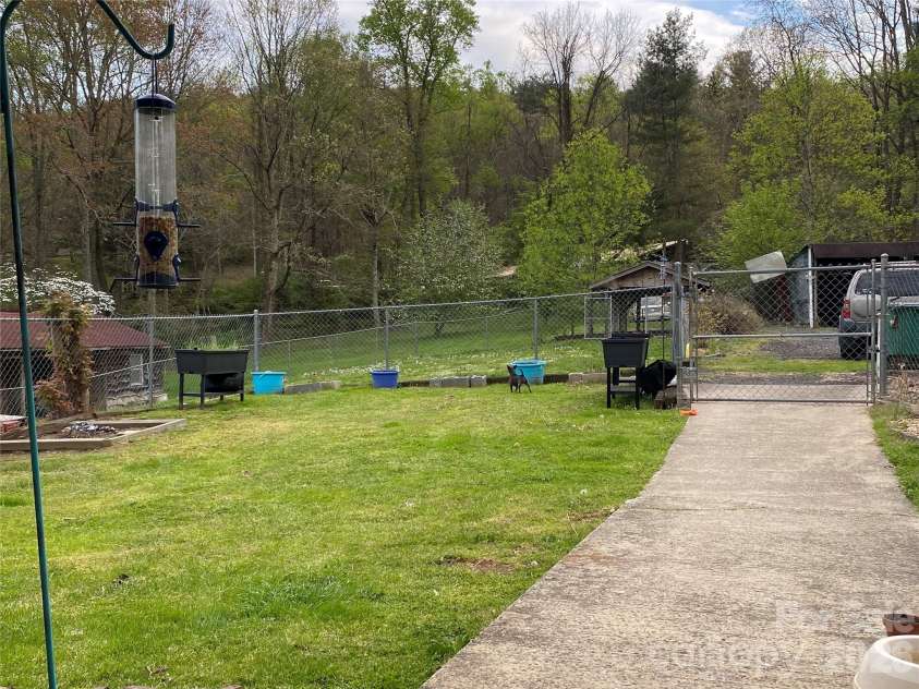 48 Mckinnish Cove Drive, Asheville, NC 28806.  MLS# CAR4426024, YatesRealty ID 51492. 