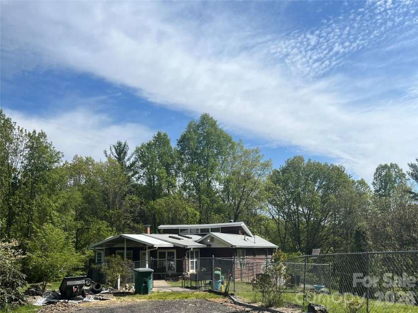 48 Mckinnish Cove Drive, Asheville, NC 28806.  MLS# CAR4426024, YatesRealty ID 51492. 