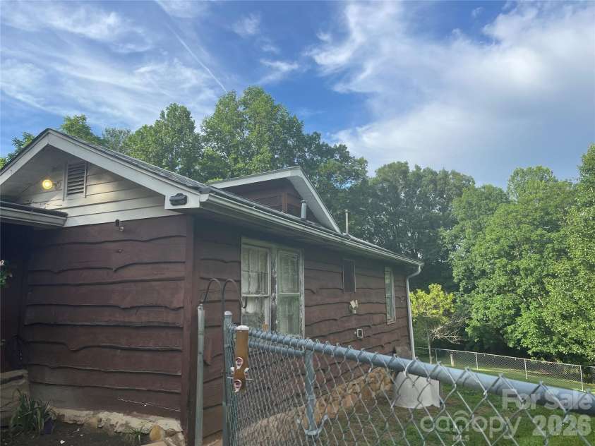 48 Mckinnish Cove Drive, Asheville, NC 28806.  MLS# CAR4426024, YatesRealty ID 51492. 