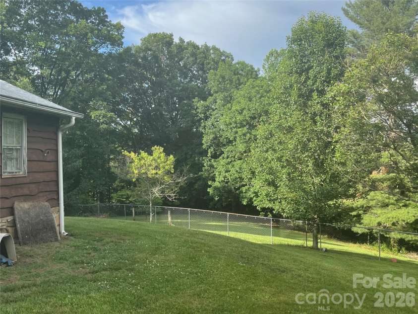 48 Mckinnish Cove Drive, Asheville, NC 28806.  MLS# CAR4426024, YatesRealty ID 51492. 