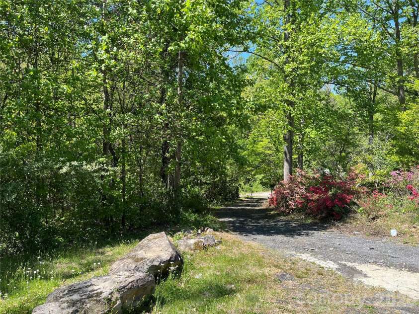48 Mckinnish Cove Drive, Asheville, NC 28806.  MLS# CAR4426024, YatesRealty ID 51492. 