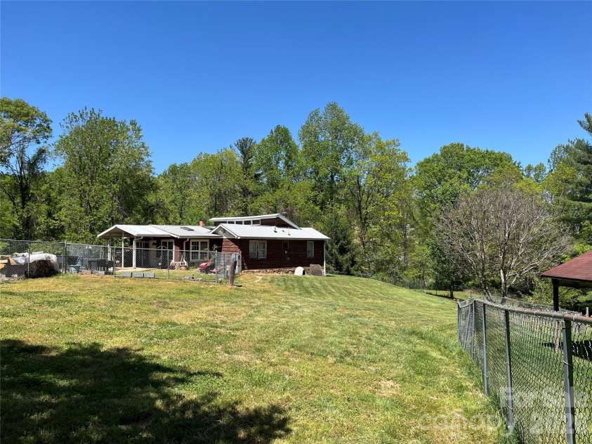 48 Mckinnish Cove Drive, Asheville, NC 28806.  MLS# CAR4426024, YatesRealty ID 51492. 