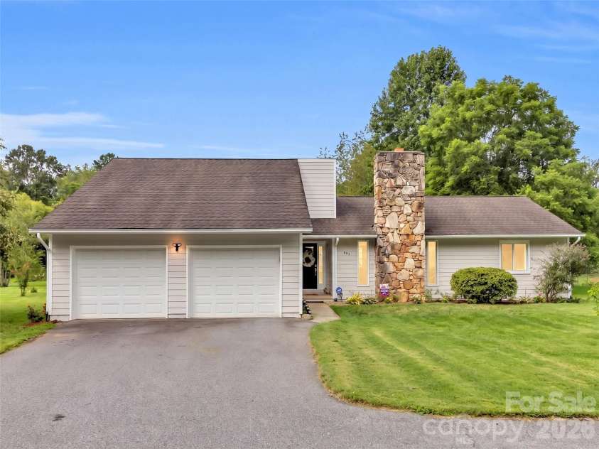 693 Monte Vista Road, Candler, NC 28715.  MLS# CAR4413945, YatesRealty ID 51495. 