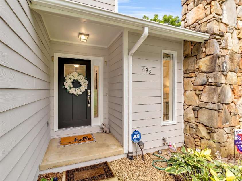 693 Monte Vista Road, Candler, NC 28715.  MLS# CAR4413945, YatesRealty ID 51495. 