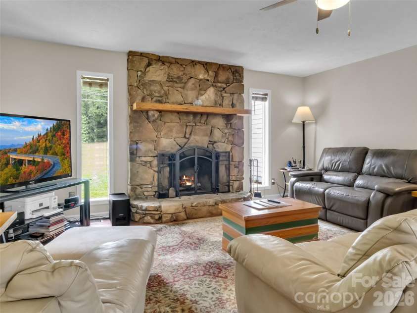 693 Monte Vista Road, Candler, NC 28715.  MLS# CAR4413945, YatesRealty ID 51495. 