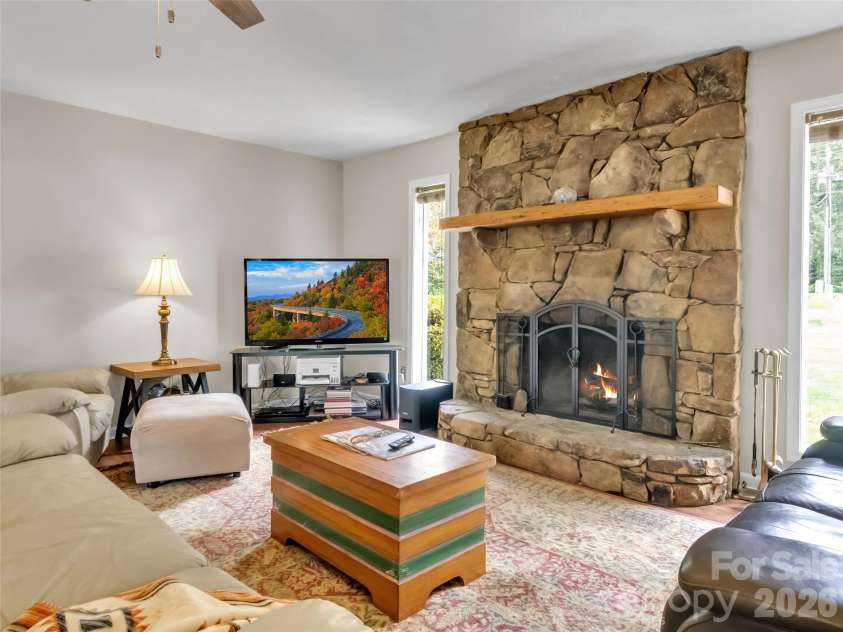 693 Monte Vista Road, Candler, NC 28715.  MLS# CAR4413945, YatesRealty ID 51495. 