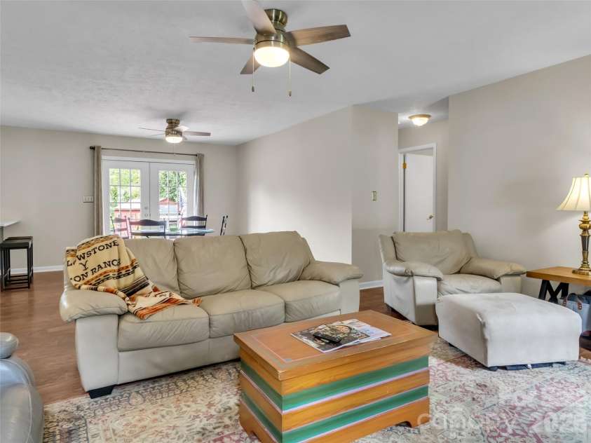 693 Monte Vista Road, Candler, NC 28715.  MLS# CAR4413945, YatesRealty ID 51495. 