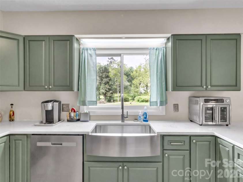 693 Monte Vista Road, Candler, NC 28715.  MLS# CAR4413945, YatesRealty ID 51495. 
