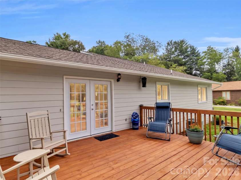 693 Monte Vista Road, Candler, NC 28715.  MLS# CAR4413945, YatesRealty ID 51495. 