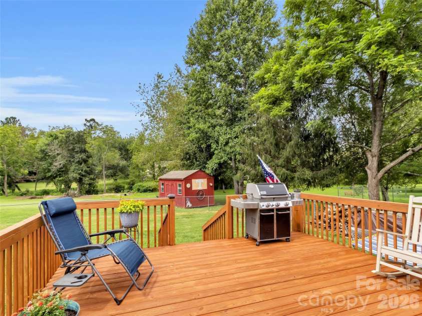 693 Monte Vista Road, Candler, NC 28715.  MLS# CAR4413945, YatesRealty ID 51495. 