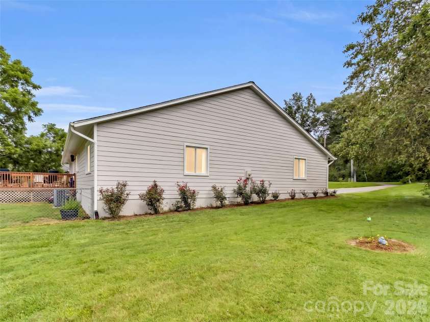 693 Monte Vista Road, Candler, NC 28715.  MLS# CAR4413945, YatesRealty ID 51495. 