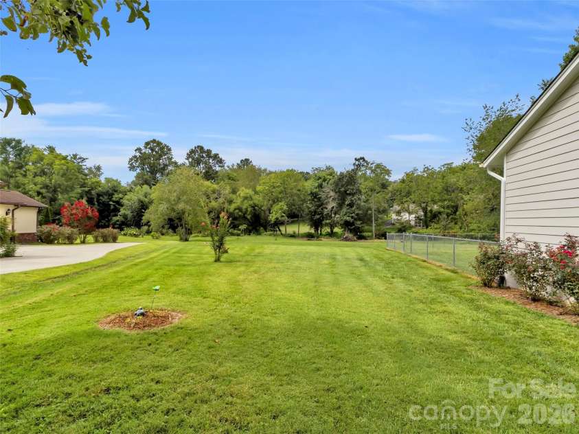 693 Monte Vista Road, Candler, NC 28715.  MLS# CAR4413945, YatesRealty ID 51495. 