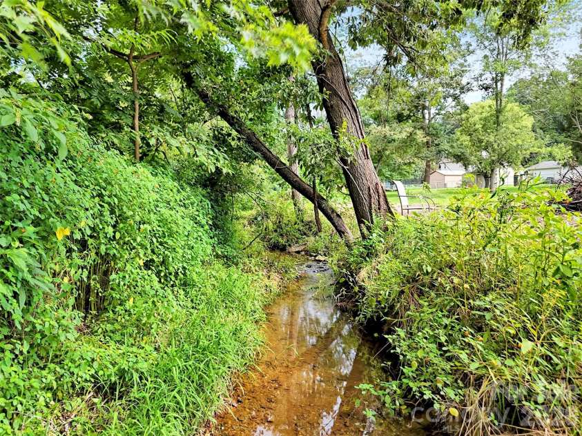 693 Monte Vista Road, Candler, NC 28715.  MLS# CAR4413945, YatesRealty ID 51495. 
