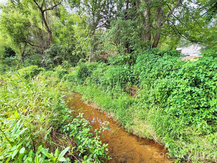 693 Monte Vista Road, Candler, NC 28715.  MLS# CAR4413945, YatesRealty ID 51495. 