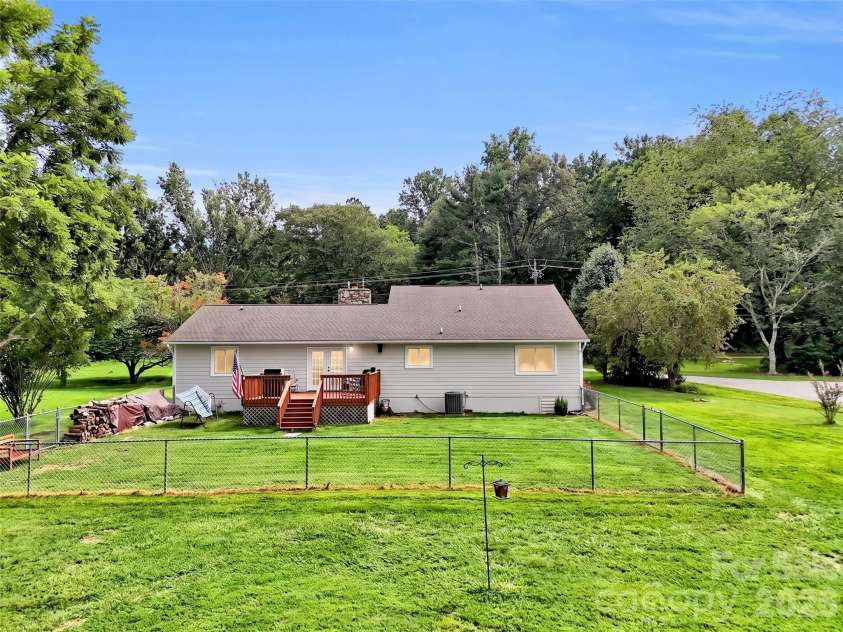 693 Monte Vista Road, Candler, NC 28715.  MLS# CAR4413945, YatesRealty ID 51495. 