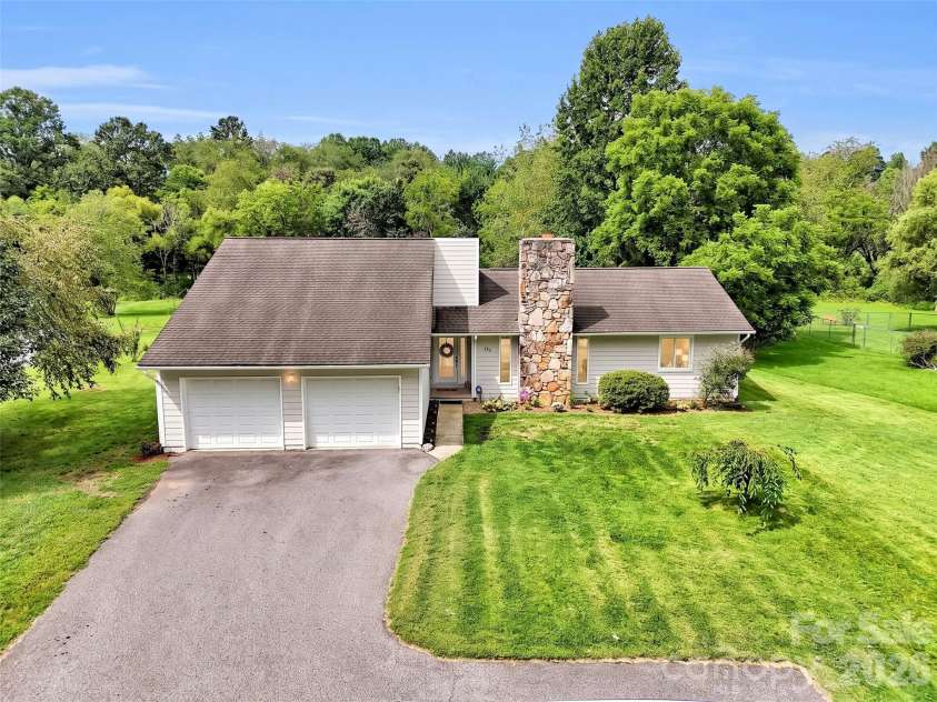 693 Monte Vista Road, Candler, NC 28715.  MLS# CAR4413945, YatesRealty ID 51495. 