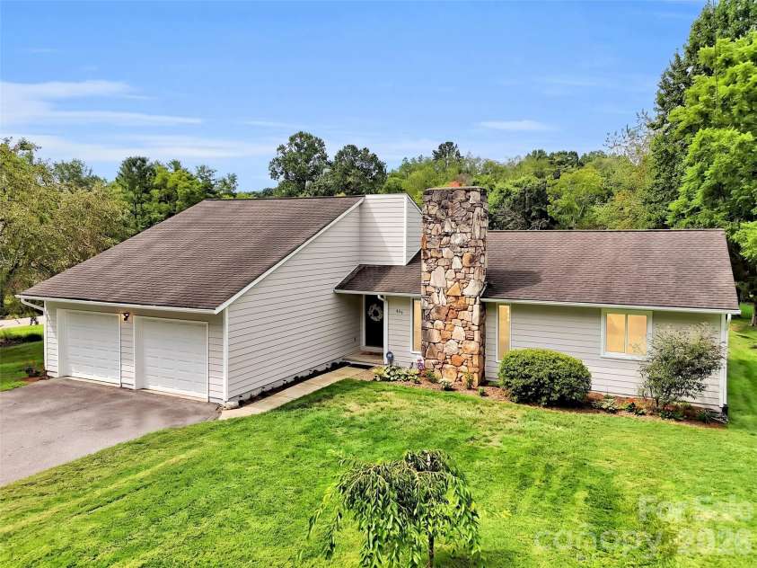 693 Monte Vista Road, Candler, NC 28715.  MLS# CAR4413945, YatesRealty ID 51495. 